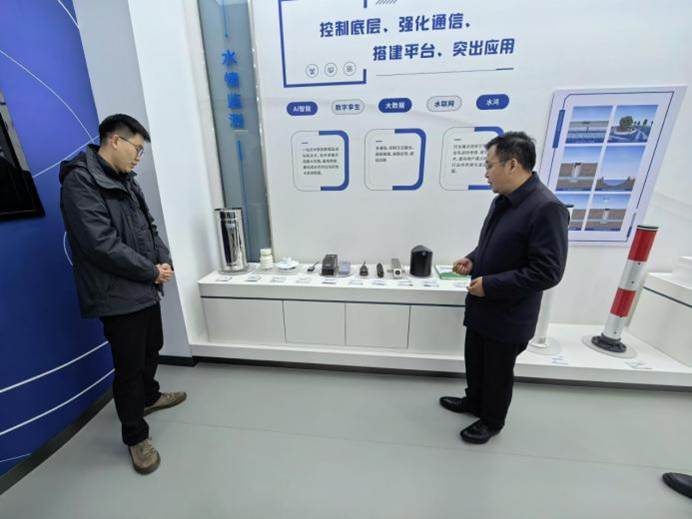 图片包含 室内, 人, 站, 女人 AI 生成的内容可能不正确。