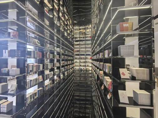 城市街道与高楼大厦 AI 生成的内容可能不正确。