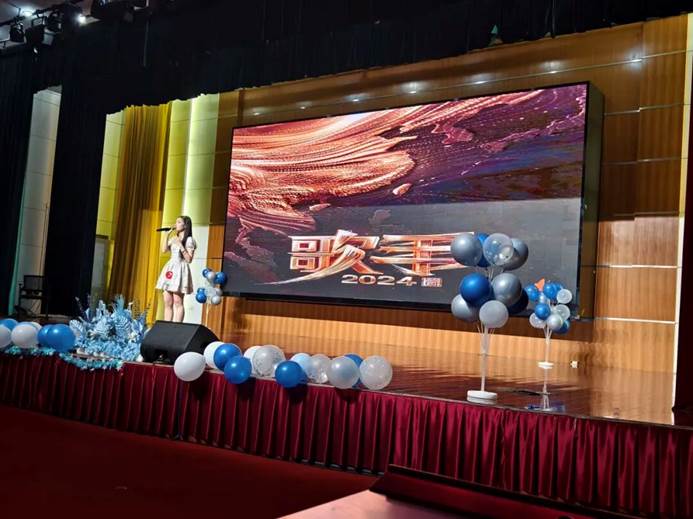 图片包含 室内, 华美, 桌子, 房间 AI 生成的内容可能不正确。