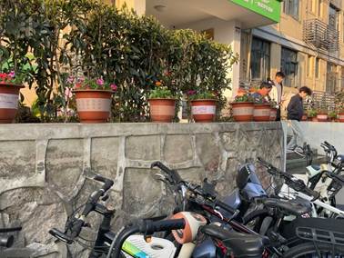 房子前的摩托车 AI 生成的内容可能不正确。