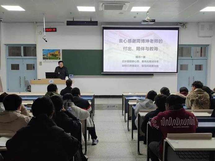 会议室里的人们 AI 生成的内容可能不正确。