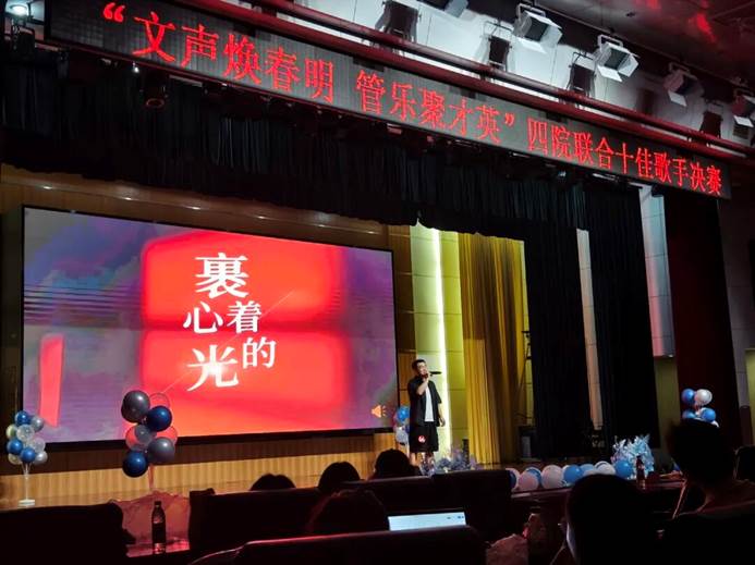 图片包含 建筑, 火车, 巴士, 前 AI 生成的内容可能不正确。