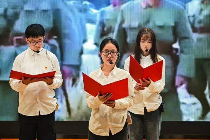 穿白色衣服的人们 AI 生成的内容可能不正确。