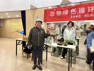 图片包含 人, 室内, 站, 男人 AI 生成的内容可能不正确。