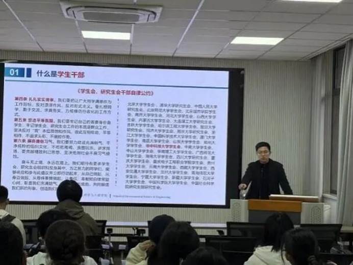 会议室里的人们 AI 生成的内容可能不正确。