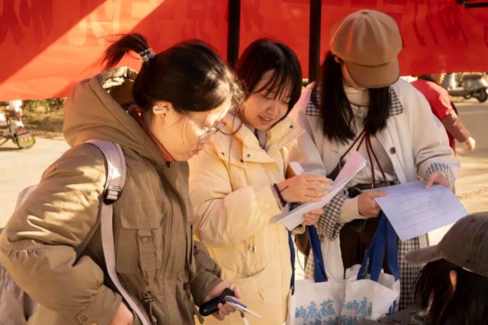 图片包含 游戏机 AI 生成的内容可能不正确。