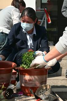 吃东西的人 AI 生成的内容可能不正确。