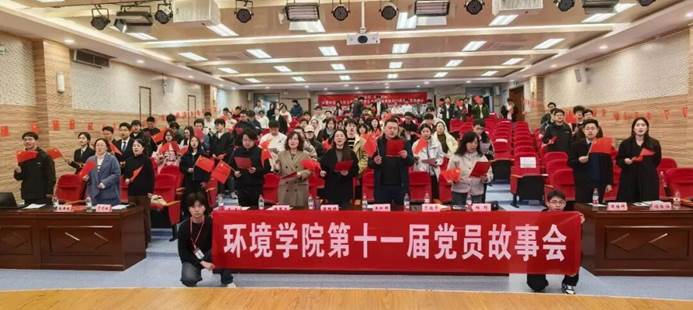 人们在看台上的人群 AI 生成的内容可能不正确。